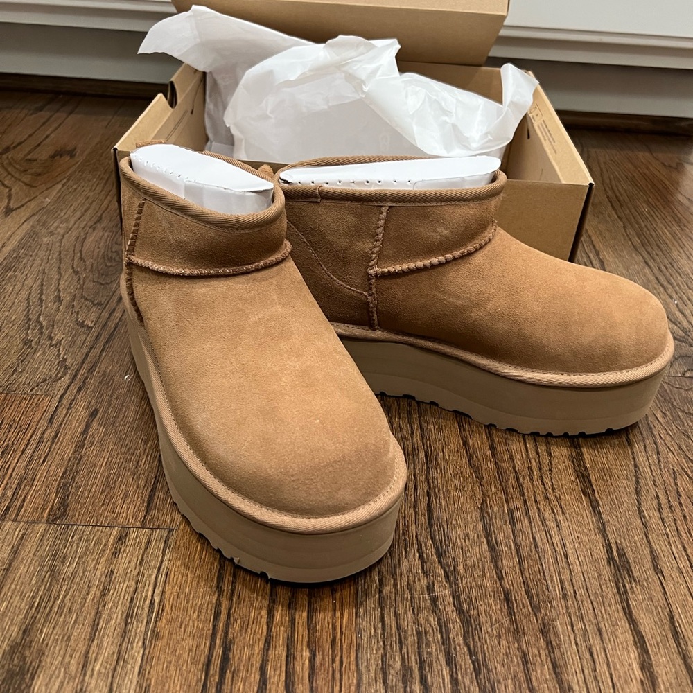 UGG Ultra Mini Platform size 8 Chestnut. BNIB